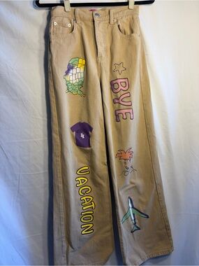 Edikted Beige Casual Jeans with Multicolor Vacation Graphics